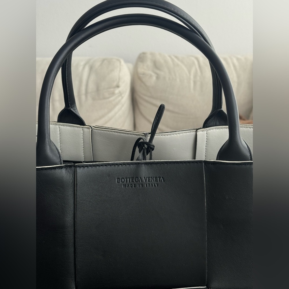 Bottega Veneta Medium Arco Tote - Picture 2 of 10